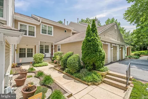 378 Radford Ct #378, Glen Mills, PA 19342