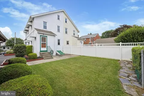 Exterior - 945 Ormond Ave, Drexel Hill, PA 19026 photo 5 of 7