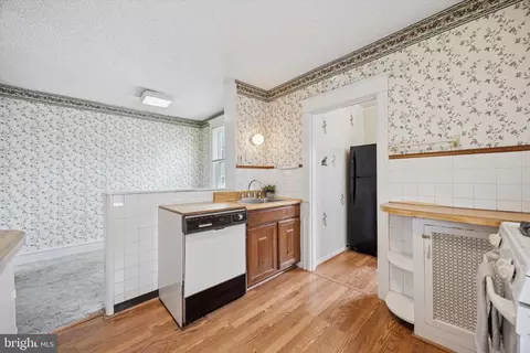 Kitchen - 945 Ormond Ave, Drexel Hill, PA 19026 photo 2 of 3