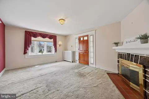 Living - 945 Ormond Ave, Drexel Hill, PA 19026 photo 2 of 4