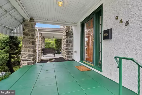 Exterior - 945 Ormond Ave, Drexel Hill, PA 19026 photo 4 of 7