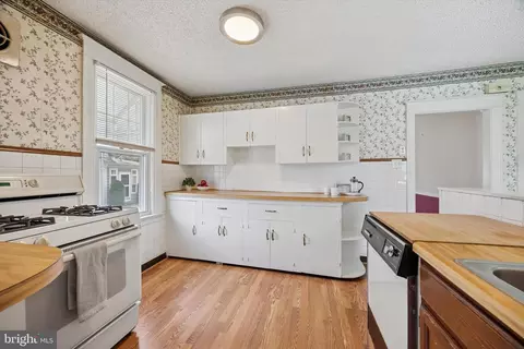 Kitchen - 945 Ormond Ave, Drexel Hill, PA 19026 photo 3 of 3