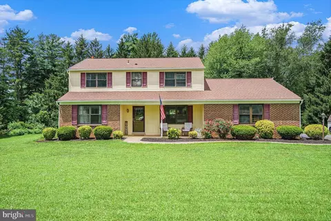 73 Saint Johns Dr, Glen Mills, PA 19342