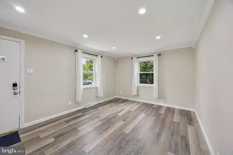 Living - 957 Thornton Rd, Boothwyn, PA 19061 photo 3 of 3