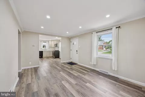 Living - 957 Thornton Rd, Boothwyn, PA 19061 photo 1 of 3