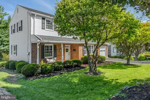30 Llandillo Rd, Havertown, PA 19083