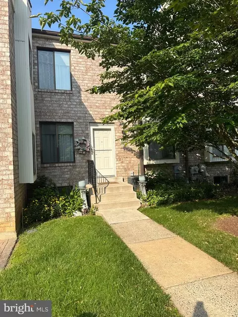 6509 Hilltop Dr, Brookhaven, PA 19015
