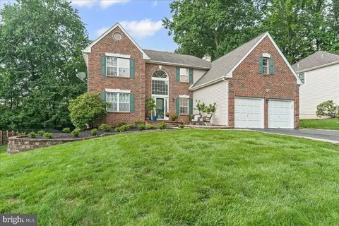 1229 Woodsview Dr, Garnet Valley, PA 19060