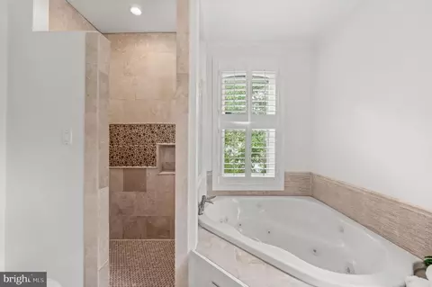 Bath - 150 E Dutton Ml, Brookhaven, PA 19015 photo 6 of 8