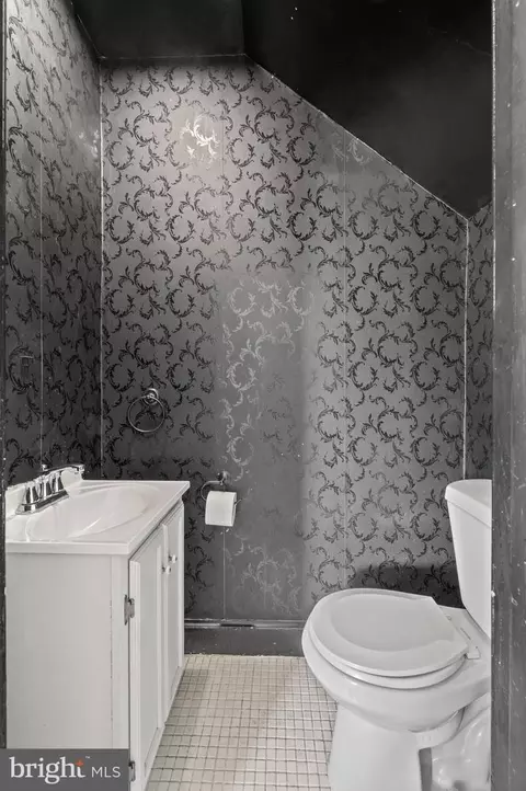 Bath - 150 E Dutton Ml, Brookhaven, PA 19015 photo 1 of 8