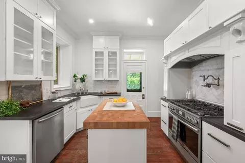 Kitchen - 150 E Dutton Ml, Brookhaven, PA 19015 photo 2 of 4