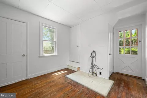 Entry Way - 150 E Dutton Ml, Brookhaven, PA 19015 photo 6 of 6
