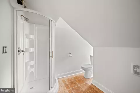 Bath - 150 E Dutton Ml, Brookhaven, PA 19015 photo 8 of 8