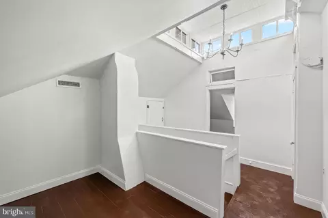 Entry Way - 150 E Dutton Ml, Brookhaven, PA 19015 photo 5 of 6