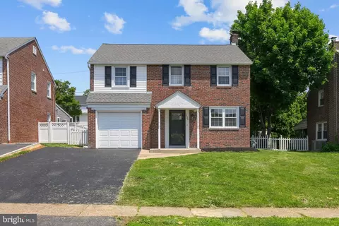 129 Flintlock Rd, Drexel Hill, PA 19026