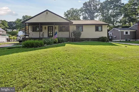 647 Glendale Rd, Havertown, PA 19083