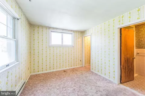 Bedroom - 340 E Thomson Ave, Springfield, PA 19064 photo 2 of 4