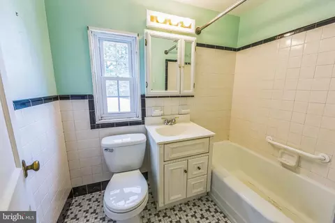 Bath - 340 E Thomson Ave, Springfield, PA 19064 photo 1 of 2