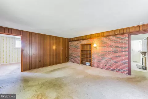 Living - 340 E Thomson Ave, Springfield, PA 19064 photo 6 of 6