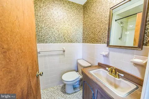 Bath - 340 E Thomson Ave, Springfield, PA 19064 photo 2 of 2