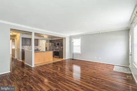 Living - 2305 Pleasantview Ave, Boothwyn, PA 19061 photo 2 of 5