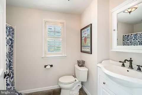 Bath - 609 Lanmore Ave, Wayne, PA 19087 photo 1 of 2
