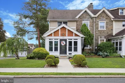127 Crestview Rd, Darby, PA 19082