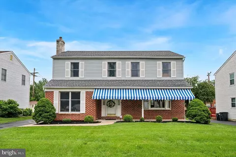 952 Greenhouse Ln, Secane, PA 19018