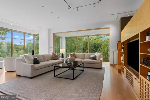 Living - 308-310 Julip Run Rd, Wayne, PA 19087 photo 5 of 12