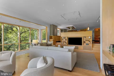 Living - 308-310 Julip Run Rd, Wayne, PA 19087 photo 6 of 12