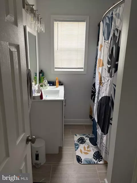 Bath - 211 Johnson Ave, Boothwyn, PA 19061 photo 2 of 3