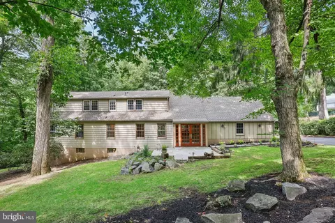 17 Weirwood Rd, Wayne, PA 19087