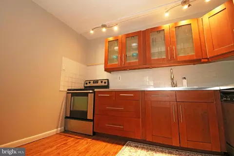 400 Glendale Rd #D50, Havertown, PA 19083