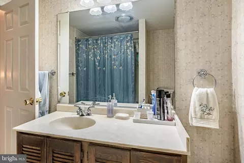 Bath - 27 E Forge Rd, Media, PA 19063 photo 4 of 4