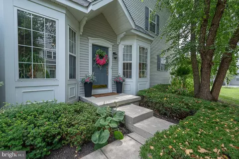 143 Portsmouth Cir, Glen Mills, PA 19342