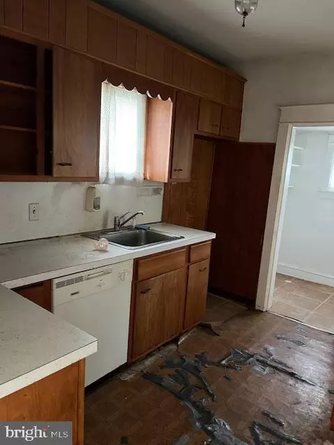 Entry Way - 413 Broadview Rd, Darby, PA 19082 photo 3 of 7