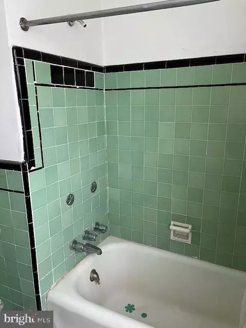 Bath - 413 Broadview Rd, Darby, PA 19082 photo 1 of 4
