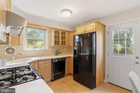 Kitchen - 223 Windsor Ave, Darby, PA 19082 photo 3 of 3