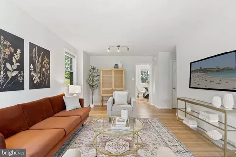 Living - 223 Windsor Ave, Darby, PA 19082 photo 2 of 2