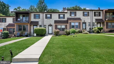 126 Bishop Dr, Aston, PA 19014