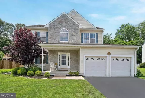 691 Willow Bend Dr, Swarthmore, PA 19081