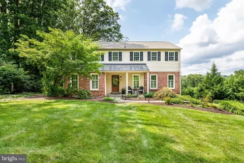 210 Fawnhill Rd, Broomall, PA 19008