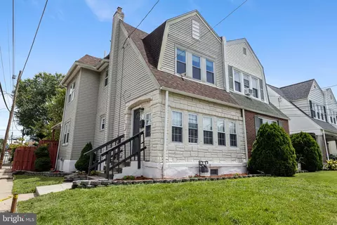1147 Harding Dr, Havertown, PA 19083