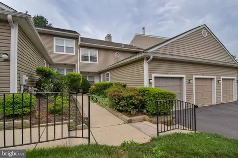 302 Stanton Ct #302, Glen Mills, PA 19342