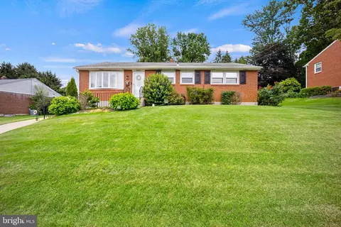 4947 Jackson Dr, Brookhaven, PA 19015