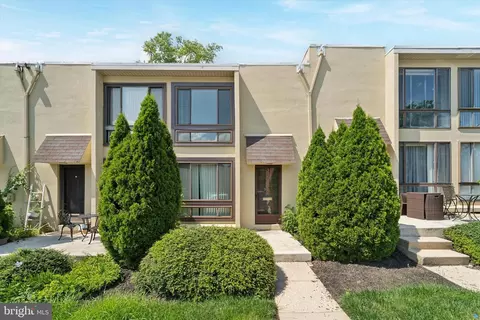 100 E Glenolden Ave #T-8, Glenolden, PA 19036