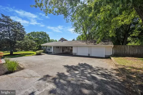 4 Riddlewood Dr, Media, PA 19063