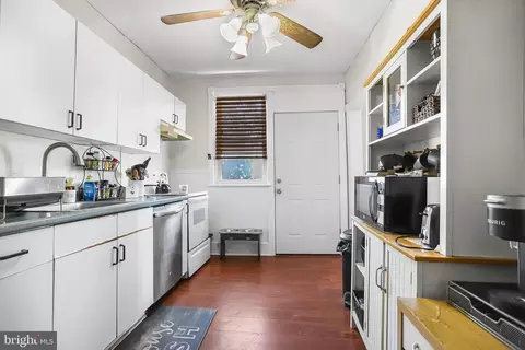 Entry Way - 39 Spruce St, Marcus Hook, PA 19061 photo 4 of 4