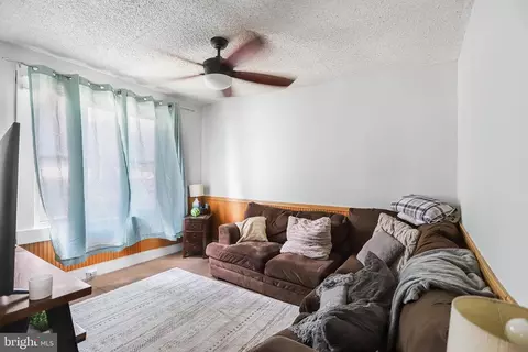 Entry Way - 39 Spruce St, Marcus Hook, PA 19061 photo 2 of 4