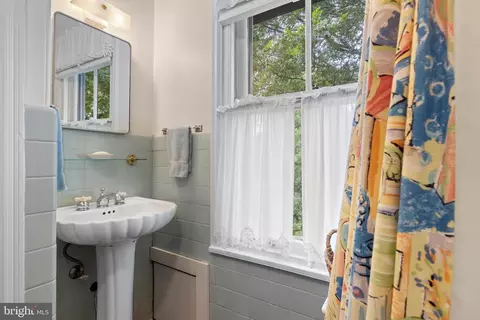 Bath - 314 Midland Ave, Wayne, PA 19087 photo 2 of 2